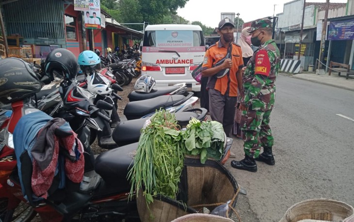 Satgas Covid sosialisasi tentang protokol kesehatan di Pasar Padamara, kemudian Operasi Yustisi penertiban pelaksanaan protokol kesehatan.Jumat (27/11/2020),