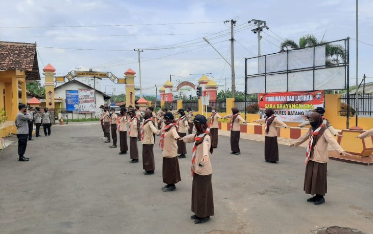Polsek Gringsing Polres Batang rutin membekali anggota Saka Bhayangkara pendidikan kepanduan dan ilmu kepolisian dalam menjaga keamanan dan ketertiban Masyarakat Minggu (29/11/2020)