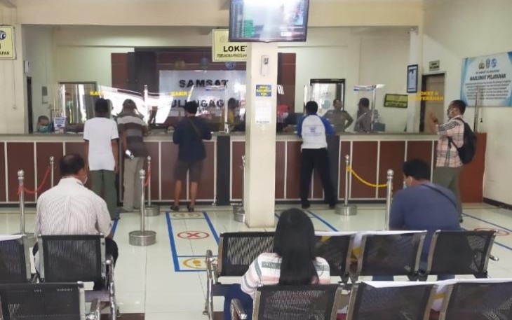 Masyarakat Tulungagung Tetap Antusias Bayar Pajak Kendaraan Meski Dalam Masa Pandemi 