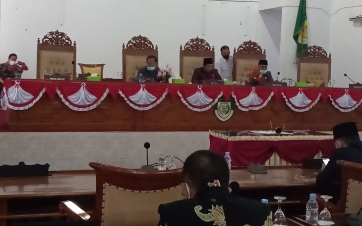 Rapat Paripurna DPRD Kabupaten Seluma Agenda Mendengarkan Pendapat Akhir Fraksi Terhadap 4 Raperda 