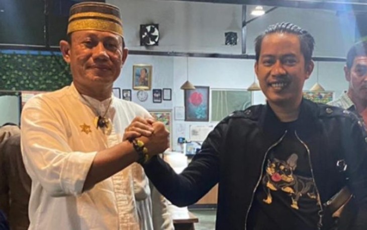 Kehadiran Daenk Jamal di sambut Baik H Umar di Kediamannya 
