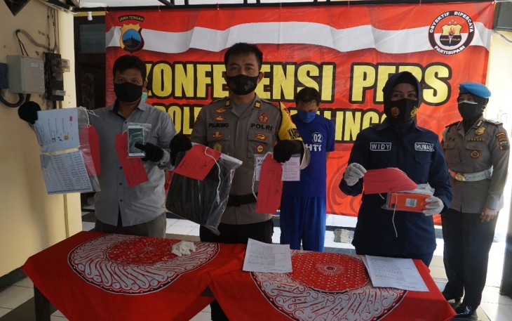 Satreskrim Polres Purbalingga bekuk Pelaku Penggelapan 19 Unit Ponsel dalam keterangan  pers. Selasa (2/12/2020) 