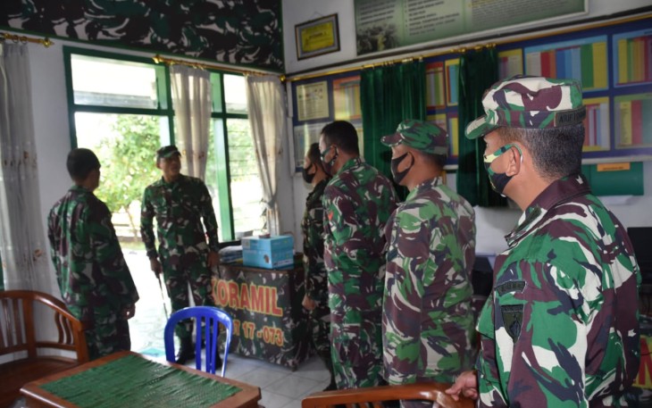 Komandan Korem (Danrem) 073/Makutarama Kolonel Inf Ari Yulianto, S.I.P yang didampingi Kasiter Korem Letkol Inf Drs. Arif Isnawan berkunjung ke Koramil 06/Penawangan Kodim 0717/Purwodadi. Kamis (03/12/2020).