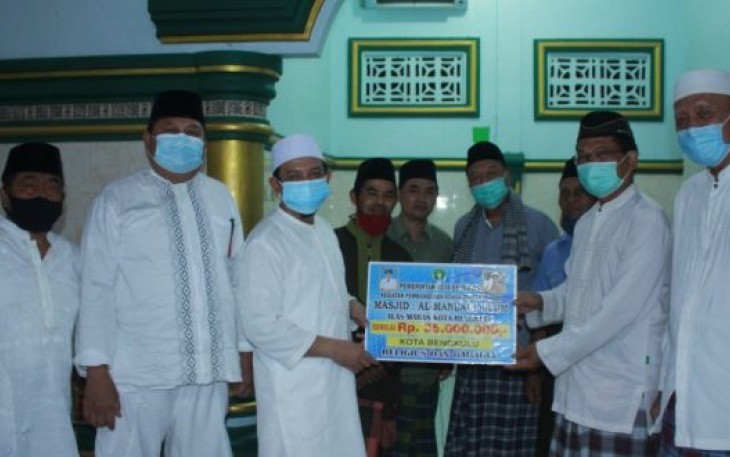 Wakil wali Kota Bengkulu Dedy Wahyudi Serahkan Bantuan 