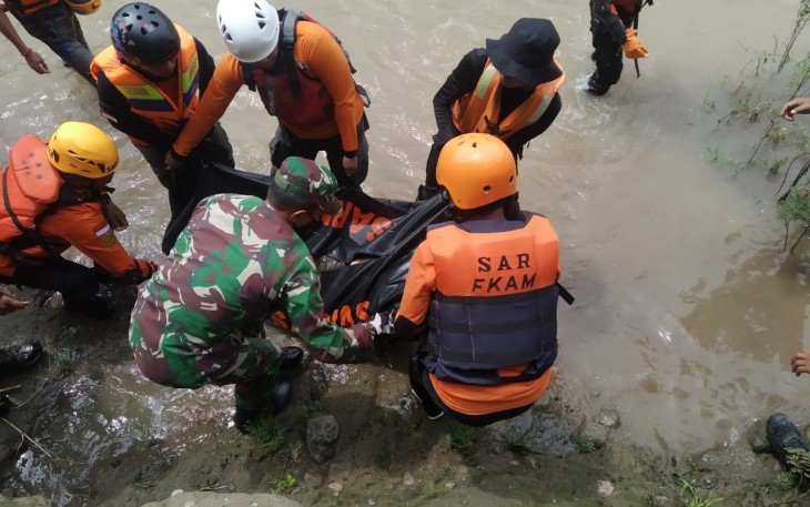 Korban Kecelakaan Kendaraan Dinas Patroli Polisi Dengan Kereta Api Brantas