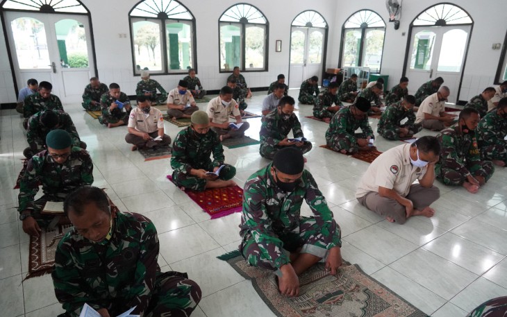 Makorem 071/Wijayakusuma dalam rangka Doa Bersama Hari Juang TNI AD Korem 071/Wijayakusuma, di Masjid Wijayakusuma  Selasa 15/12/2020