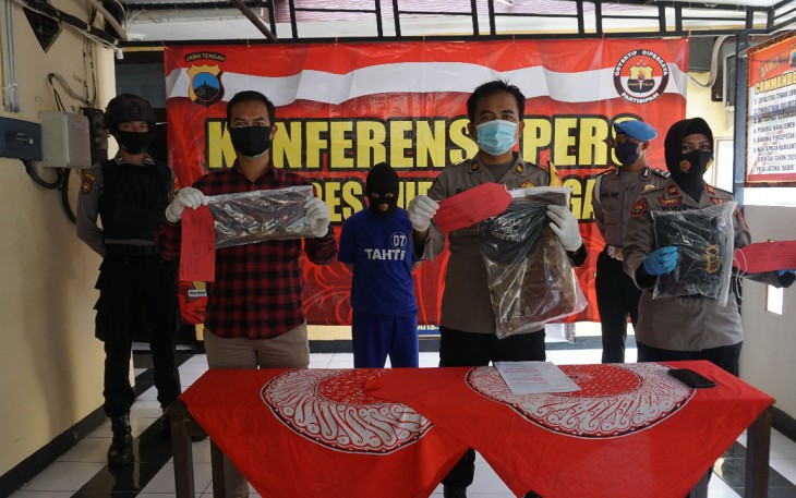 Kabag Ops Polres PurbaIingga AKP Pujiono saat memberikan keterangannya, Rabu (16/12/2020)