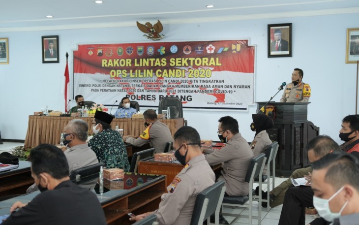 Kepolisian Resor (Polres ) Batang menggelar rapat koordinasi lintas sektoral (Rakor Linsek) Ops Lilin Candi 2020 bersama Forkopimda di Rupatama Mapolres Batang, Kamis (17/12/2020).