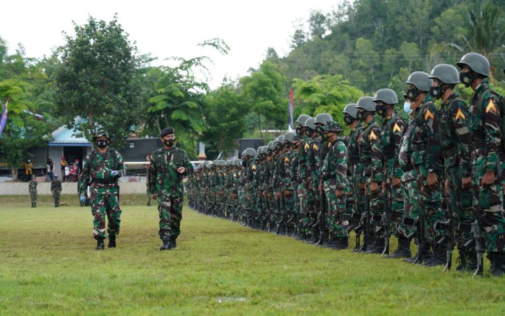 Danrem 072/Pamungkas Brigjen TNI I.B. Setiawan S.I.P. M.M menghadiri Upacara  Penutupan Latihan Napak Tilas  Rute Gerilya Panglima Besar Jenderal Sudirman (RPS) Prajurit Taruna Akademi TNI Tingkat I Tp. 2020/2021 bertempat di Lapangan Desa Bedoyo, Kecamatan Ponjong, Gunungkidul, Daerah Istimewa Yogyakarta. Minggu, (20/12/2020).