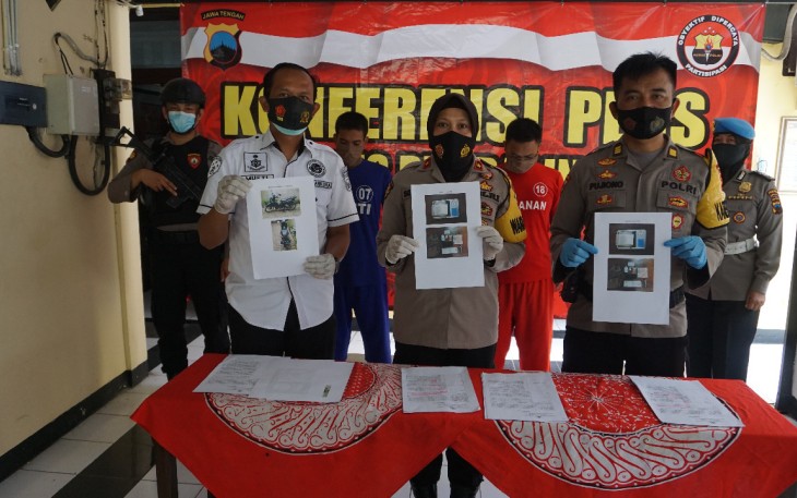 Wakapolres PurbaIingga Kompol Sopanah dalam keterangannya, didampingi Kabag Ops AKP Pujiono dan Kasat Reserse Narkoba Iptu Mufti Is Efendi, Selasa (22/12/2020)