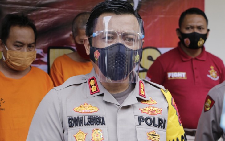 Kapolres Batang AKBP Edwin Louis Sengka saat menggelar konferensi pers di Mapolres, Rabu (30/12/2020).