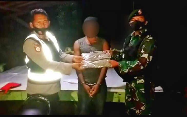 Satgas Pamtas Yonif MR 413 Kostrad Gagalkan Penyelundupan 1 Kg Ganja di Jalur Utama Perbatasan RI-PNG 