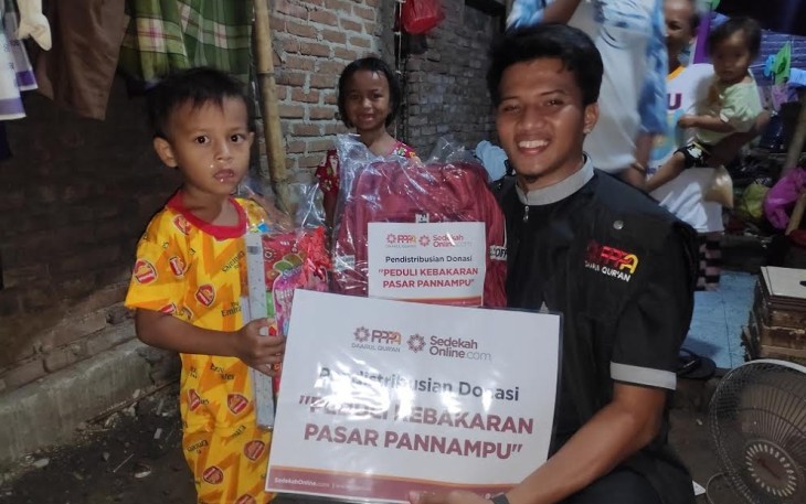 Bahagianya Reza dan Belasan Anak Lainnya Saat Terima Bingkisan Sekolah