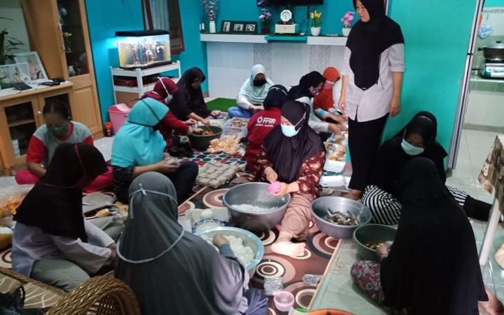 Dapur Umum KolaborasiPPPA Daarul Quran Bandung dan Warga Penuhi Kebutuhan Makan 3 RW