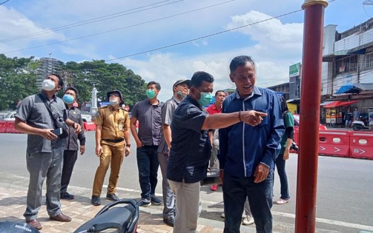 Anggota DPRD Komisi III Saat Melakukan Sidak Revitalisasi Pasar Kepahiang