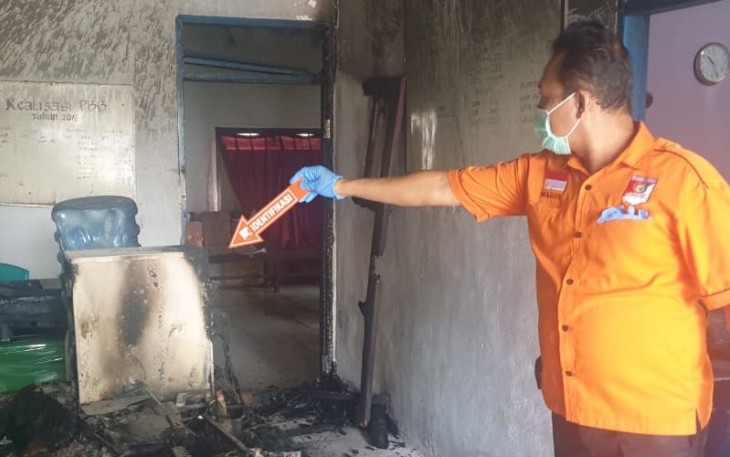 Satreskrim Polres Bitung Saat Melakukan Olah TKP 