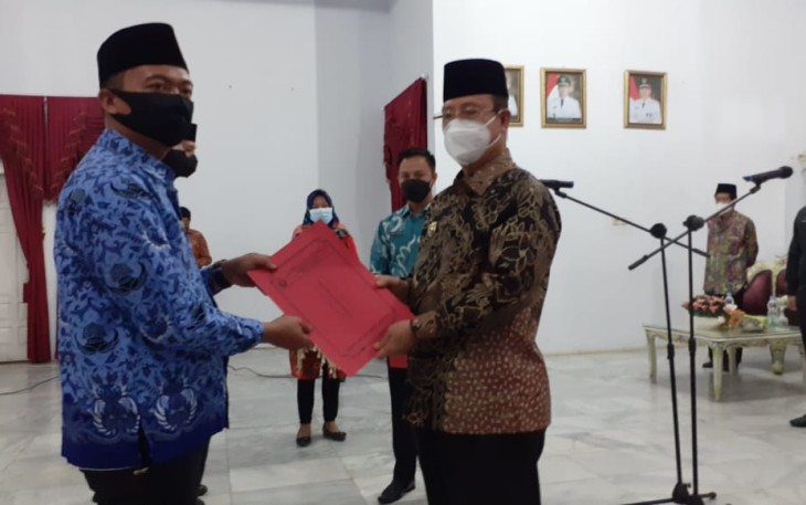 Bupati Seluma  Bundra Jaya Lantik 72 CPNS Menjadi PNS Secara Virtual
