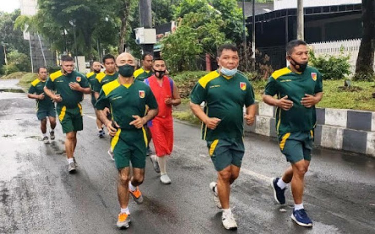 Prajurit Sekaligus PNS Kodim 1310/Bitung Bina Fisik dan Jaga Kebugaran Tubuh