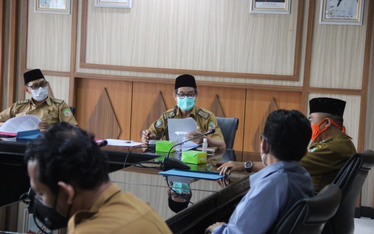 Asisten III Setda Provinsi Bengkulu Gotri Suyanto Pimpin Rapat Pembahasan Pemanfaatan Lahan di Ruang Rapat Rafflesia Kantor Gubernur Bengkulu