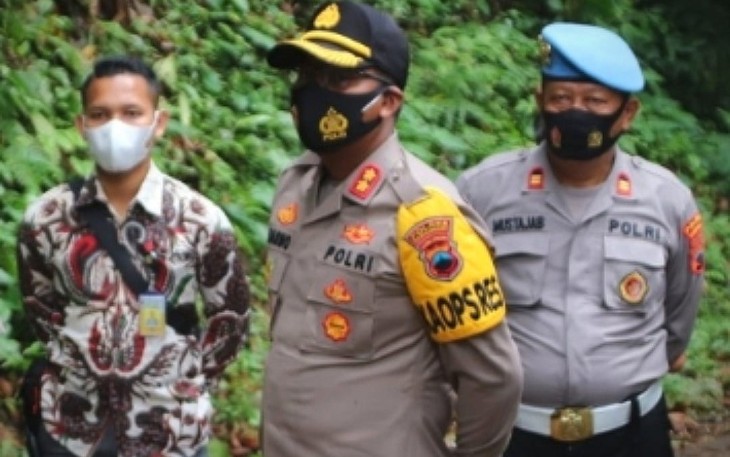 Kapolres Pekalongan AKBP Darno, S.H., S.I.K. meminta kepada seluruh Bhabinkamtibmas yang ada di wilayah hukumnya untuk memantau daerah rawan banjir, mengingat saat ini hujan terus terjadi.