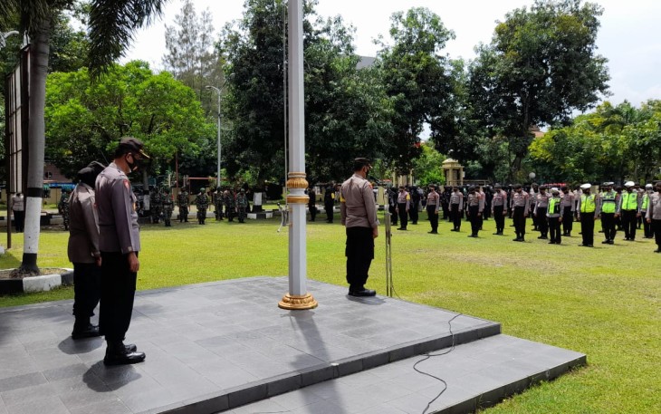 Anggota TNI POLRI Surakarta Mengikuti Apel Gelar Pasukan di Halaman Mapolresta Surakarta