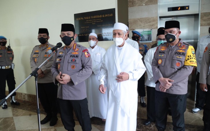 Kapolri dan jajaranya mengunjungi Rabithah Alawiyah. 