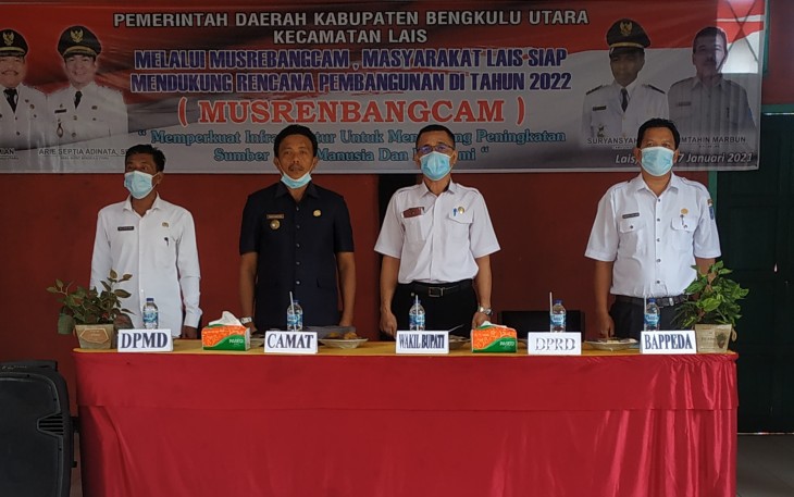 Kepala Bappeda Ir.Soeharto Handayani Didampingi Camat Lais, DPMD, Anggota DPRD  Menghadiri dan Membuka pelaksansaan Musrenbangcam di Kecamatan lais