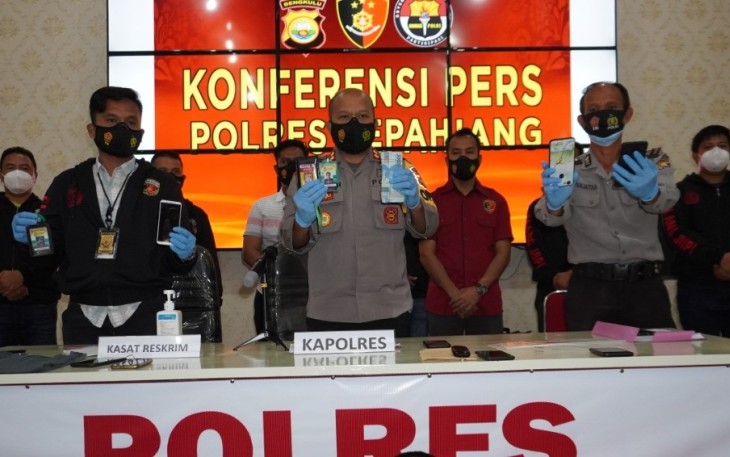 Kasat Reskrim Polres Kepahiang IPTU Welliwanto Malau SIK MH Saat Menggelar Konferensi Pers 