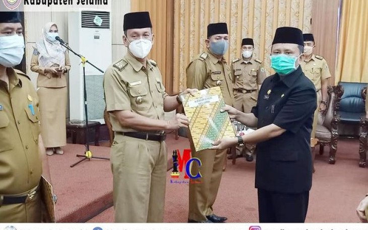 Sekda Ir. Ricky Gunarwan Menerima Surat Penunjukan Sebagai Pelaksana Harian Bupati Seluma