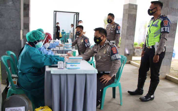 Jelang Pengamanan Pilkakon Serentak 221 Personel Polres Pringsewu di Rapid Test