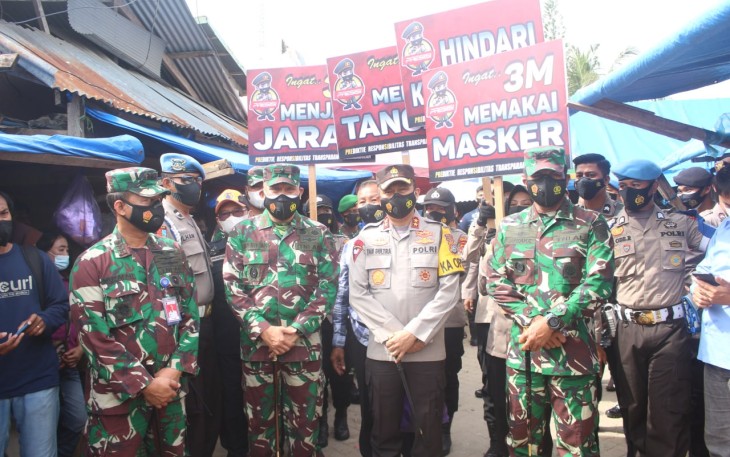 TNI–Polri Bagikan 5.200 Masker Gratis Secara Serentak