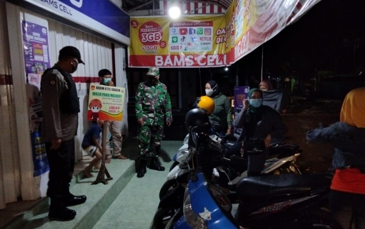  Serda Heryawan Anggota Koramil 13/Sukodono Bersama Anggota Polsek Sukodono Melaksanakan Kegiatan Patroli Wilayah dan Penertiban Giat Protokol Kesehatan Dalam Rangka Pemberlakuan Pembatasan Kegiatan Masyarakat