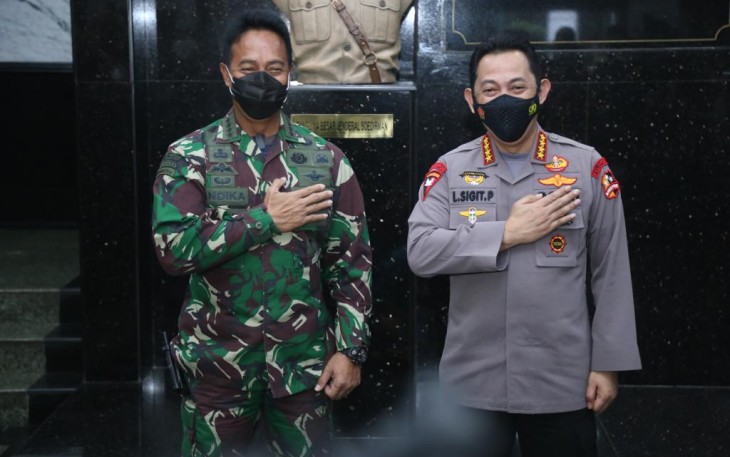 Kapolri Jenderal Listyo Sigit Prabowo foto bersama Kepala Staf Angkatan Darat (KSAD) Jenderal TNI Andika Perkasa, Selasa (2/2/2021)