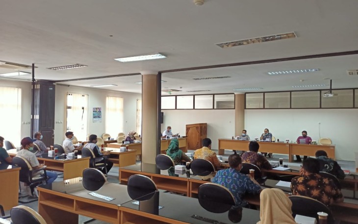 Hearing Komisi II DPRD Kabupaten Blitar dengan Perwakilan Masyarakat Desa Suruhwadang dengan Pemkab Blitar (foto : Faisal NR / Klikwarta.com Blitar) 