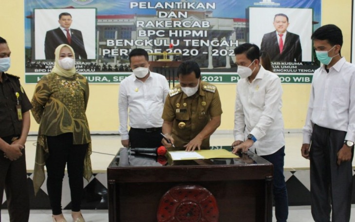 Bupati Bengkulu Tengah Dr. H. Ferry Ramli, SH.MH Saat Acara Pelantikan Ketua dan Anggota HIPMI Periode 2020-2023