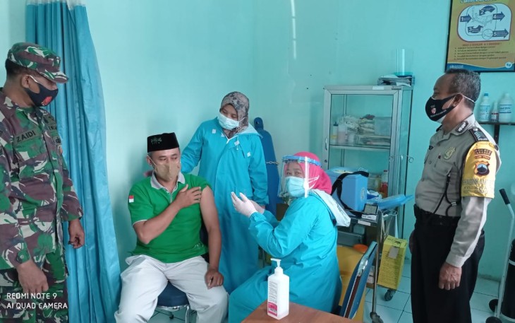 Puskesmas Gemolong Kab. Sragen dilaksanakan Vaksinasi Covid-19 terhadap Nakes tahap kedua