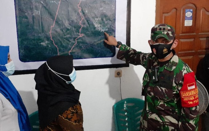 Dandim 0715/Kendal Letkol Inf Iman Widhiarto ST beserta Forkopimda Kabupaten Kendal melaksanankan peninjauan Pos PPKM Mikro di wilayah Kabupaten Kendal