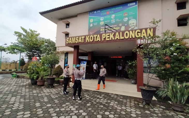 Polres Pekalongan kota, Seksi Pengawasan dan Propam Polres Pekalongan kota menggelar kegiatan pengawasan ruang pelayanan publik, baik itu di Satpas SIM, Samsat dan pelayanan SKCK,  Jum'at (19/2/2021)).