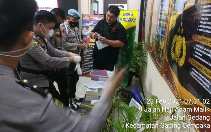 56 Personel Bid Propam Polda Bengkulu Cek Urine