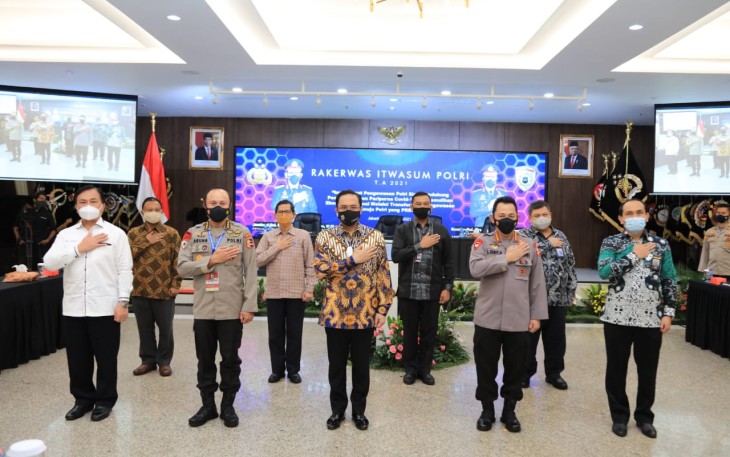 Kapolri Jenderal Listyo Sigit Prabowo resmi melaunching Aplikasi Pengaduan Masyarakat (Dumas) Presisi (Prediktif, Responsibilitas, Transparansi Berkeadilan).