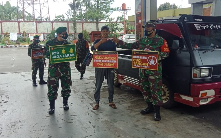 Sosialisasi prokes di SPBU Kalikajar