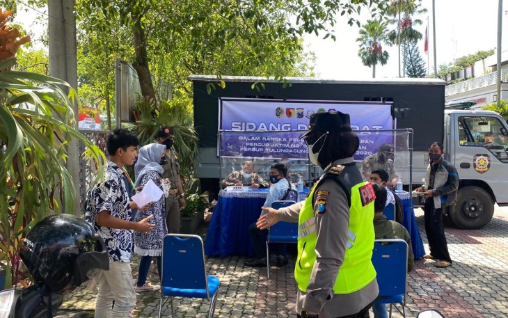 Tim Gugus Tugas Covid-19 Gelar Operasi Yustisi di Depan Kantor Dinas Kesehatan Tulungagung