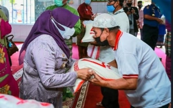 Walikota Rahma Keliling Kampung dan RS Bantu Warga Miskin dan Kesusahan Melalui Zakat 2,5% ASN