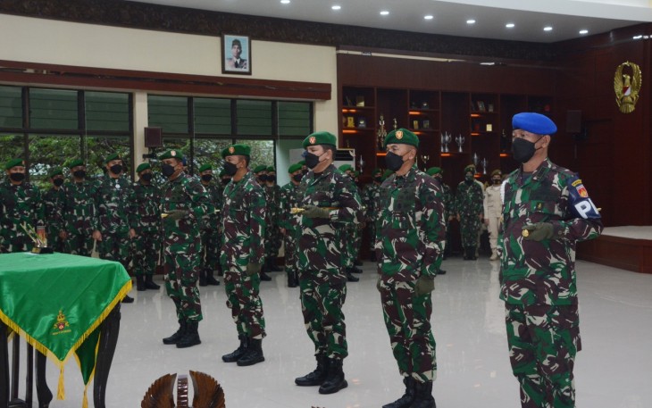 Sertijab) Komandan Korem (Danrem) 073/Makutarama, dari Kolonel Inf Ari Yulianto, S.I.P. kepada Kolonel Arm Putranto Gatot Sri Handoyo, S.Sos, M.M., bertempat di serambi Kodam IV/Diponegoro, Selasa. (2/3/2021).