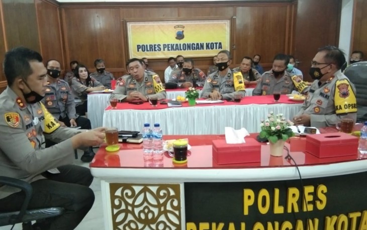 Kapolres  Pekalongan Kota selesai mengikuti Vicon melaksanakan kegiatan Pembinaan dan Evaluasi PPKM Mikro di wilayah Kecamatan kota Pekalongan