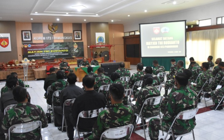 Pangdam IV/Diponegoro Mayjen TNI Rudianto melakukan kunjungan kerja (Kunker) pertamanya setelah dilantik ke Korem 072/Pamungkas yang berada di jalan Reksobayan No 4 Yogyakarta Selasa (9/3/2021) 