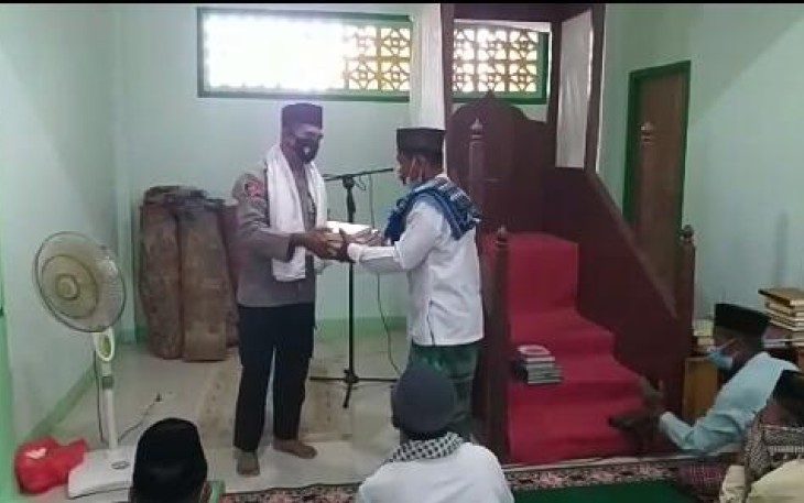 Khutbah di Mesjid Nurul Hidayah Mukadar Sampaikan Pesan Kamtibmas