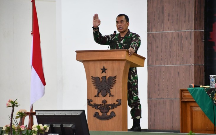 Panglima Komando Daerah Militer IV/Diponegoro (Pangdam) Mayjend TNI  Rudianto memberi pengarahan Taruna dan Taruni Akademi Militer (Akmil) tingkat IV TP 2020/2021