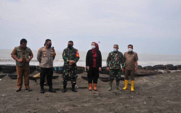 Pembukaan Kegiatan TMMD Ke-110 Oleh Bupati Karawang Cellica Nurrachadiana