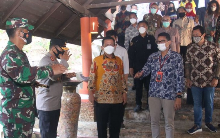 Kapolda Kepri dan Menparekraf Tinjau Vaksinasi Covid Bagi Pelaku Pariwisata